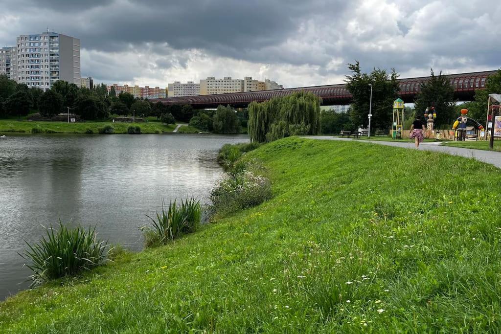Apartment Hurka - 15 Min Do Centra, Garaz Prague Ngoại thất bức ảnh