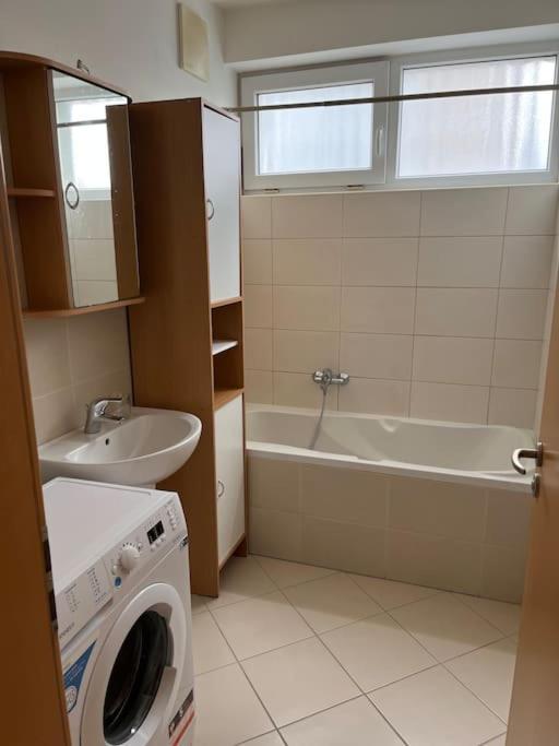 Apartment Hurka - 15 Min Do Centra, Garaz Prague Ngoại thất bức ảnh