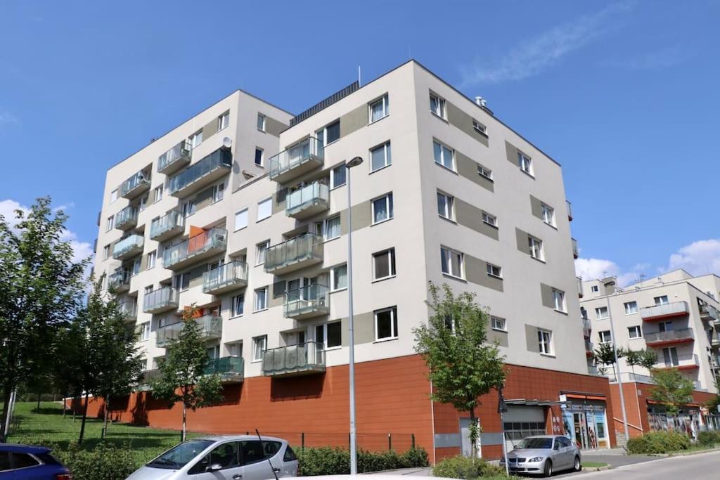 Apartment Hurka - 15 Min Do Centra, Garaz Prague Ngoại thất bức ảnh