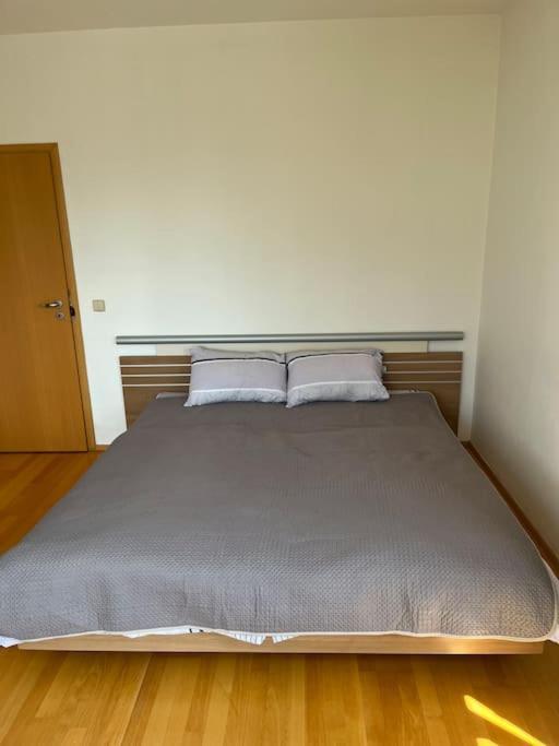Apartment Hurka - 15 Min Do Centra, Garaz Prague Ngoại thất bức ảnh