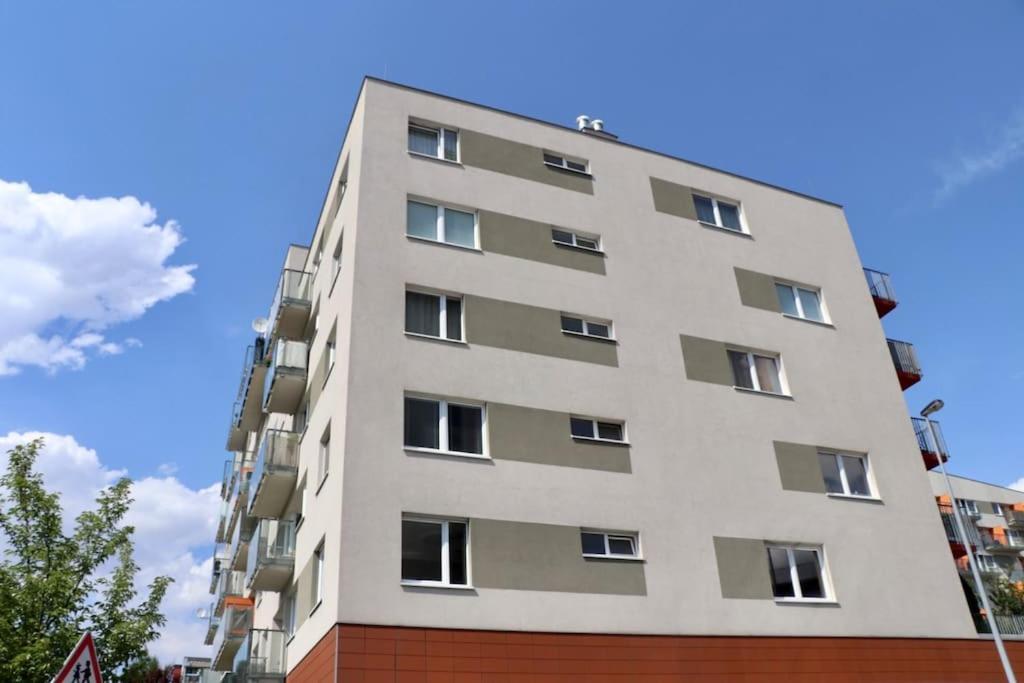 Apartment Hurka - 15 Min Do Centra, Garaz Prague Ngoại thất bức ảnh