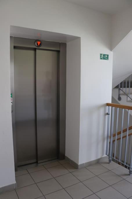 Apartment Hurka - 15 Min Do Centra, Garaz Prague Ngoại thất bức ảnh