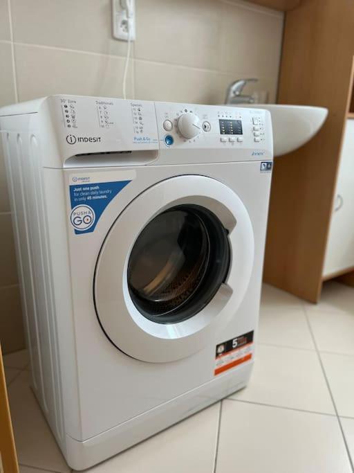 Apartment Hurka - 15 Min Do Centra, Garaz Prague Ngoại thất bức ảnh