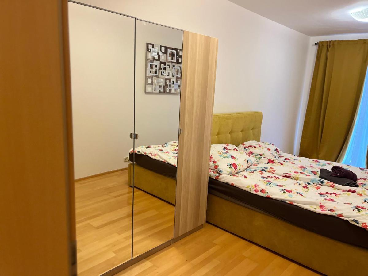 Apartment Hurka - 15 Min Do Centra, Garaz Prague Ngoại thất bức ảnh